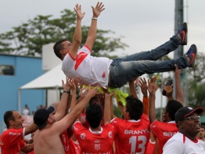 CAPIVARIANO VENCE  DE VIRADA E GARANTE VAGA NA ELITE DO FUTEBOL PAULISTA.