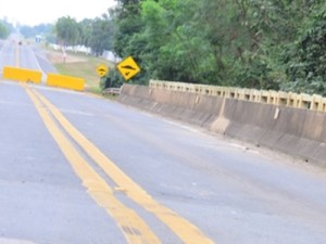 Ponte sobre o Rio Capivari é Interditada novamente.