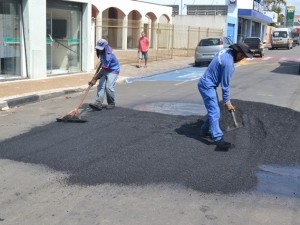 Operação tapa-buracos em Capivari.