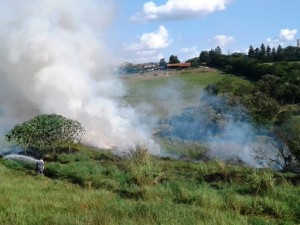 Capivari: Defesa Civil e Corpo de Bombeiros atendem a ocorrência de incêndio